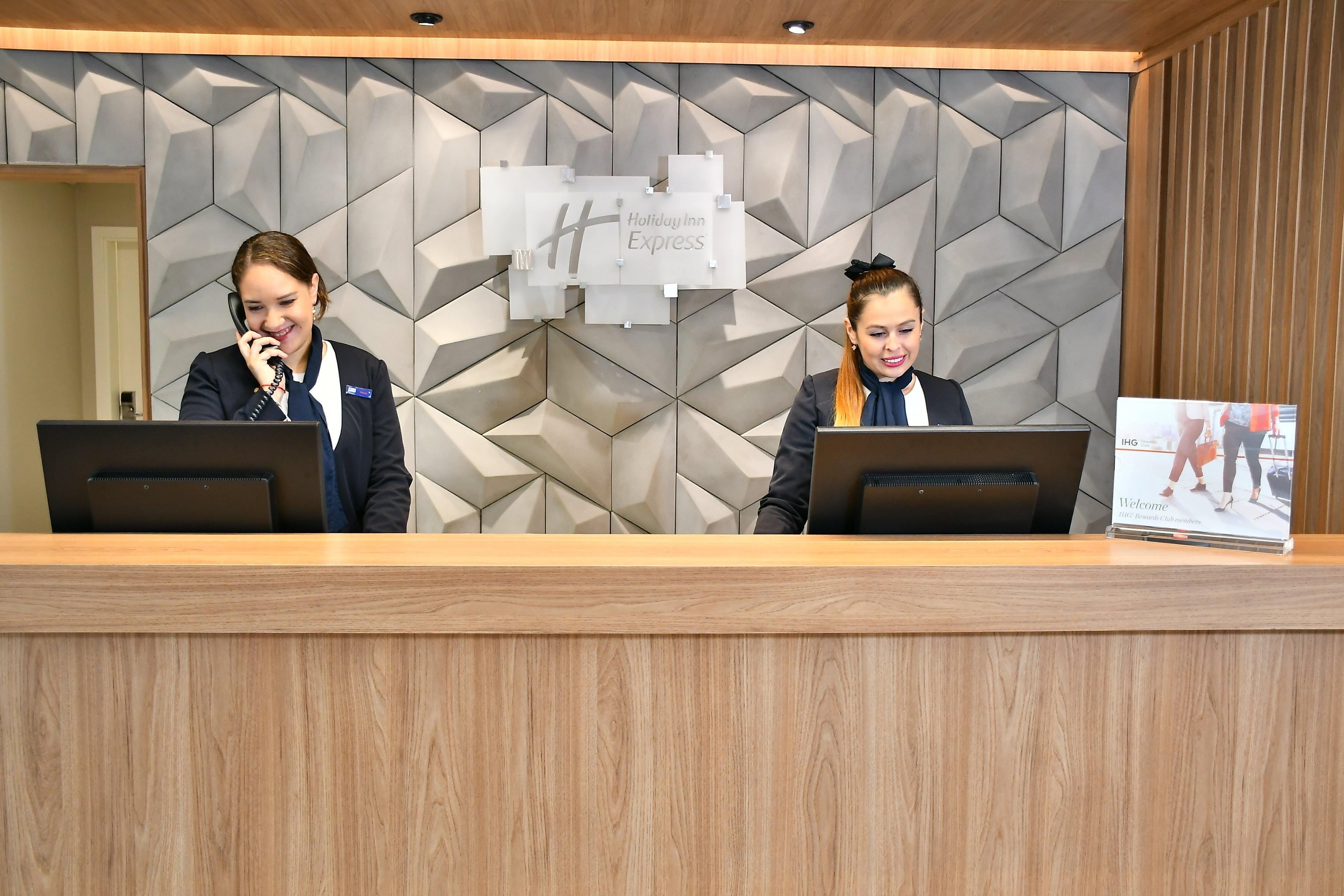 Holiday Inn Express Asuncion Aviadores By Ihg Zewnętrze zdjęcie