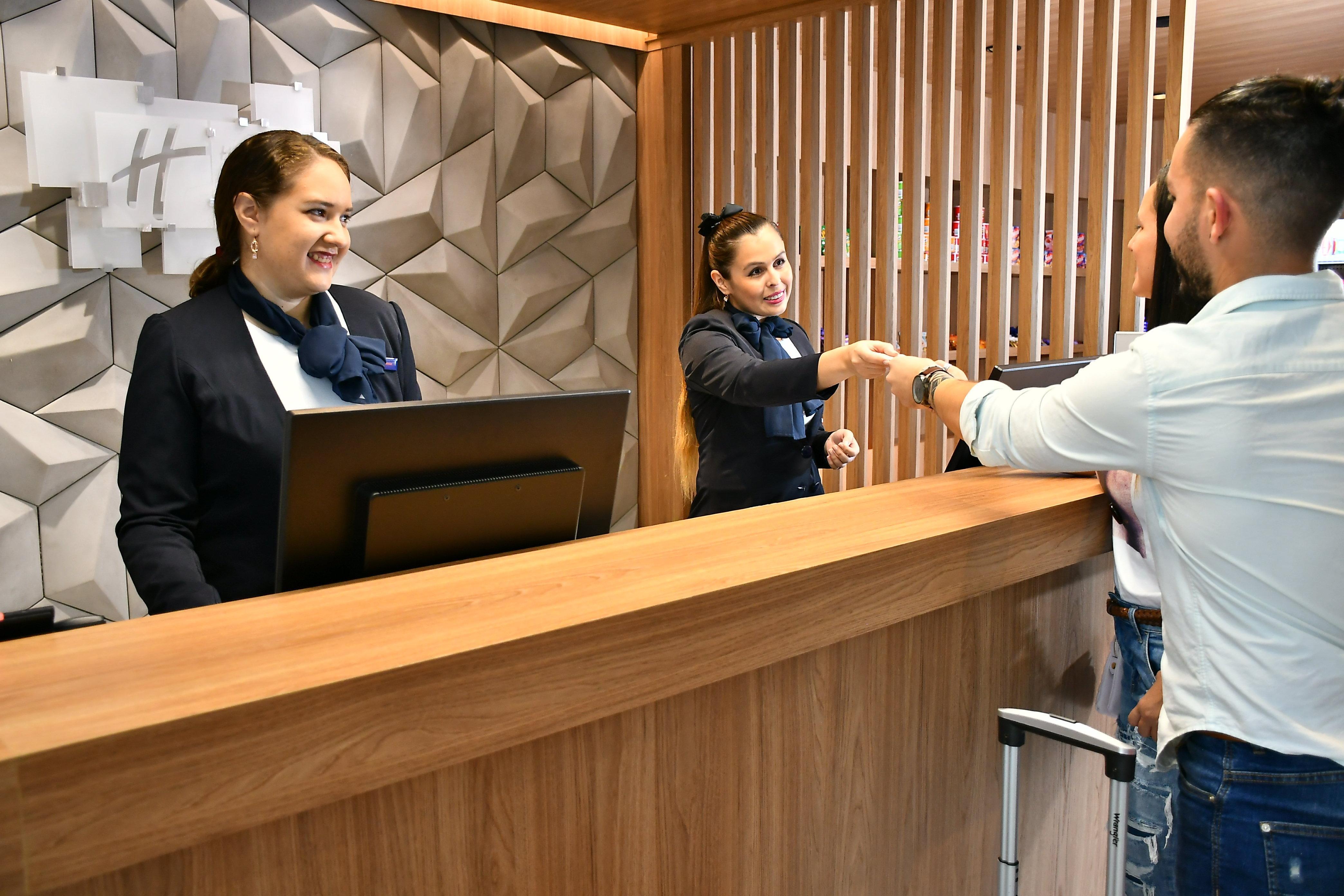 Holiday Inn Express Asuncion Aviadores By Ihg Zewnętrze zdjęcie