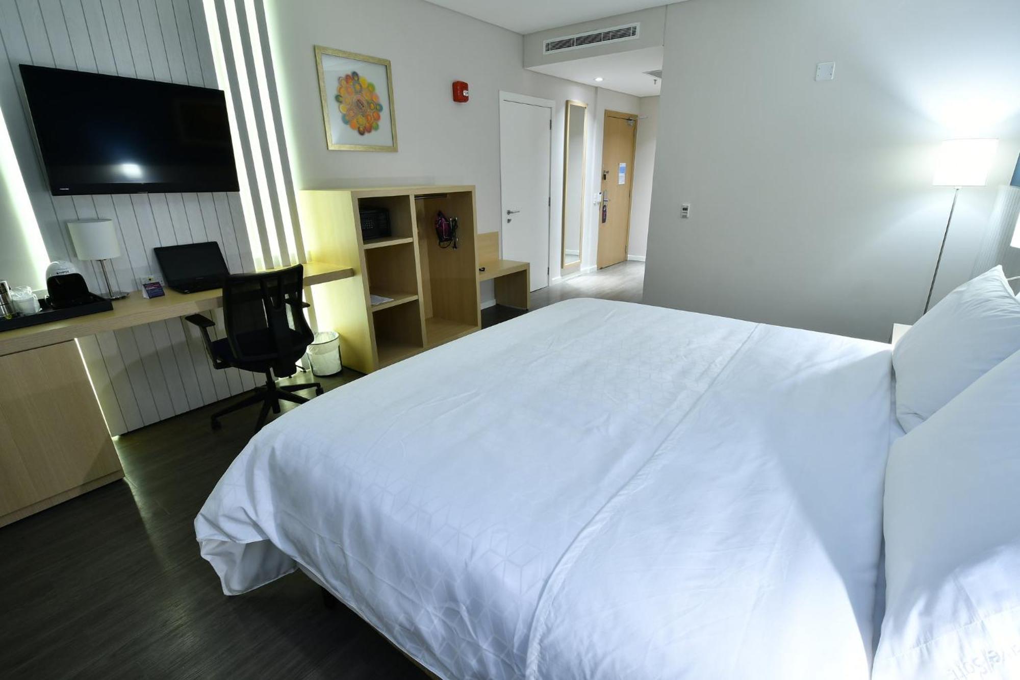 Holiday Inn Express Asuncion Aviadores By Ihg Zewnętrze zdjęcie